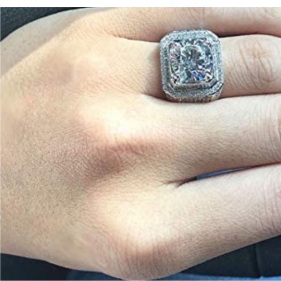 18k 2ct Solitaire Ring - Picture 11 of 14